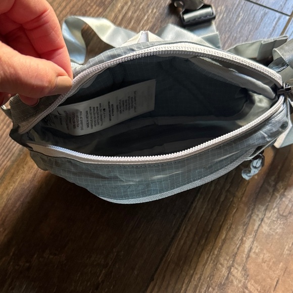 Patagonia Ultralight , Black Hole Mini Hip Bag, NWT! - Picture 8 of 8